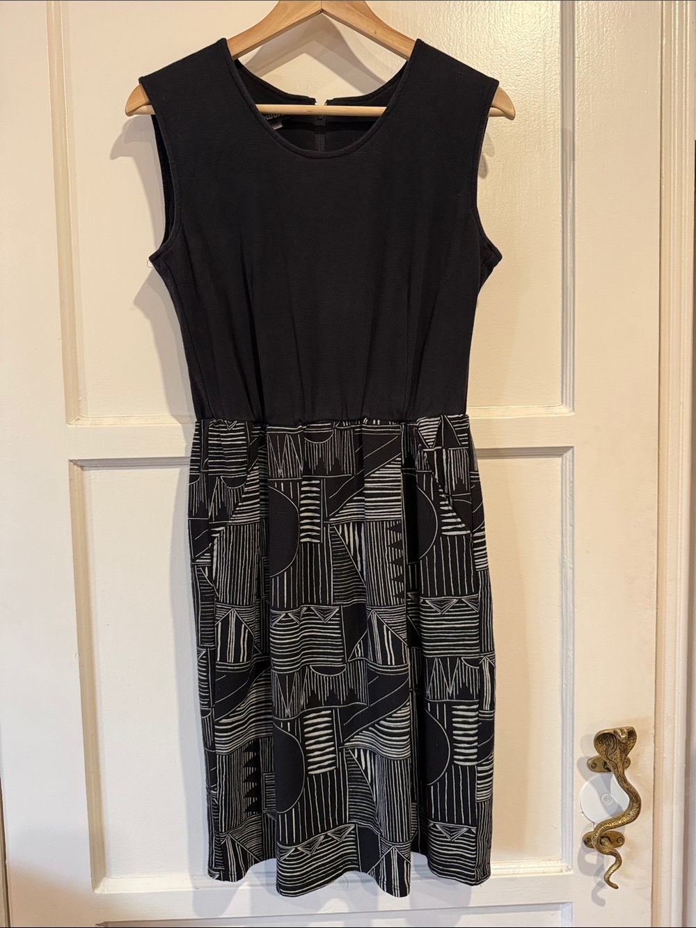 Nooworks Black Sleeveless Dress with Geometric Print • M